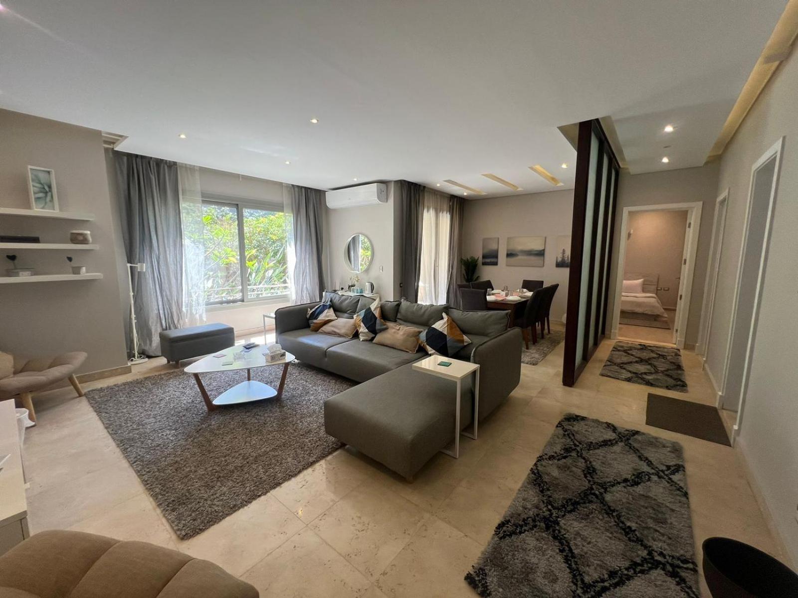 Apartment Garden Haven -serene Modern