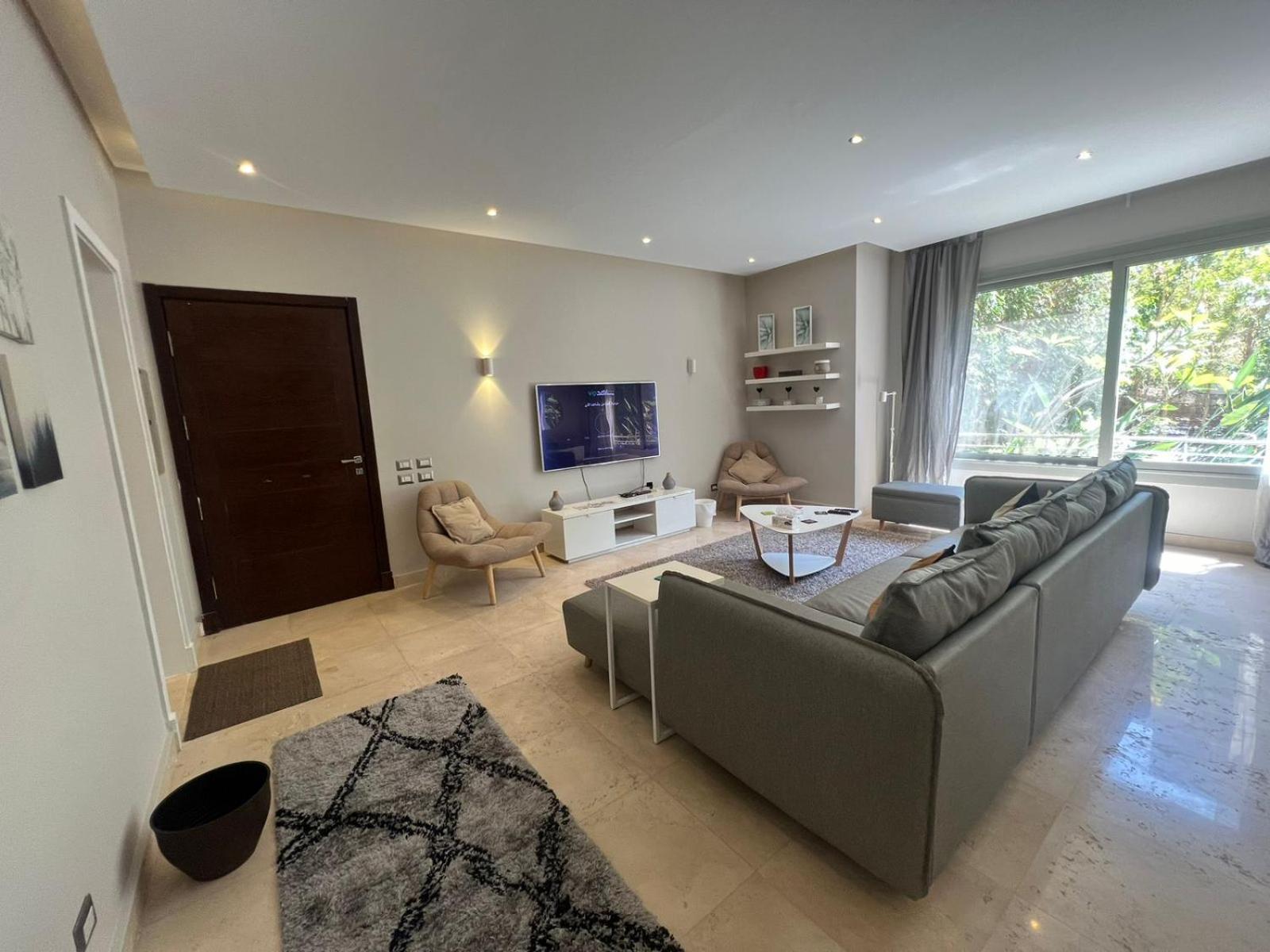 Garden Haven -serene Modern Apartment Cairo